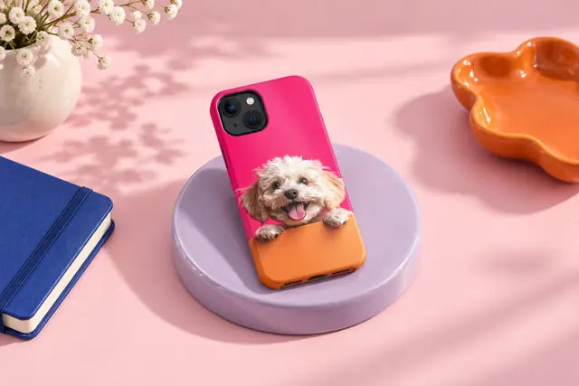 Funda Full Print con perrito en una escena de color